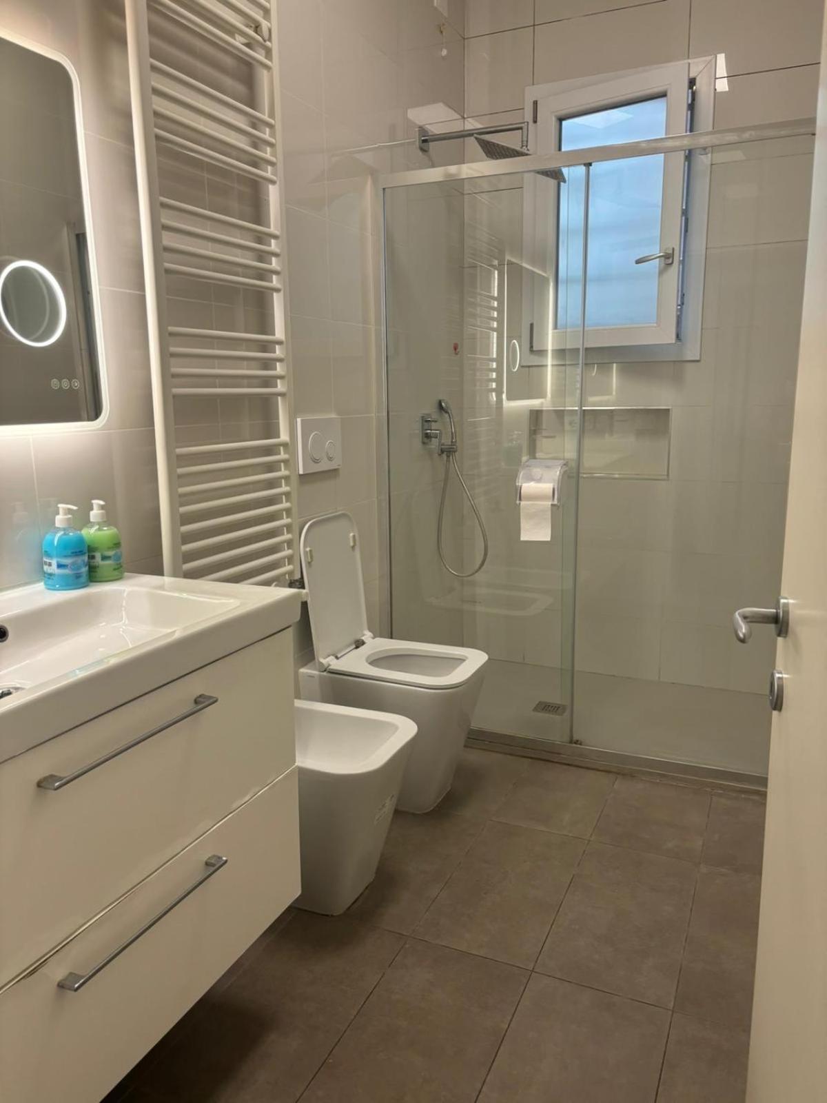 Station Apartment *